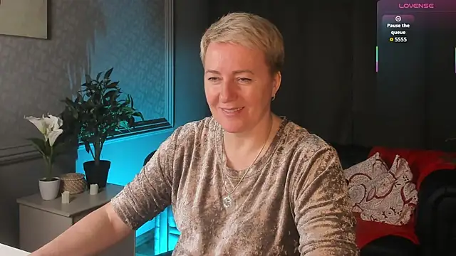 Nika Smit online show from 4, 4, 2026