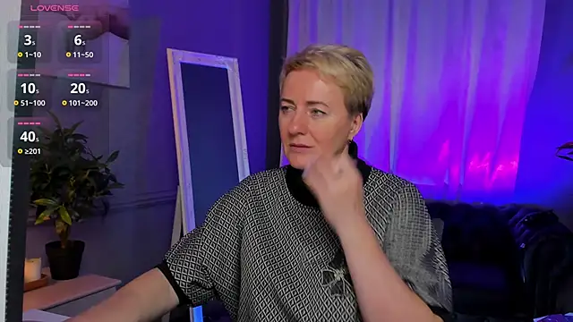 Nika Smit online show from 9, 11, 2025