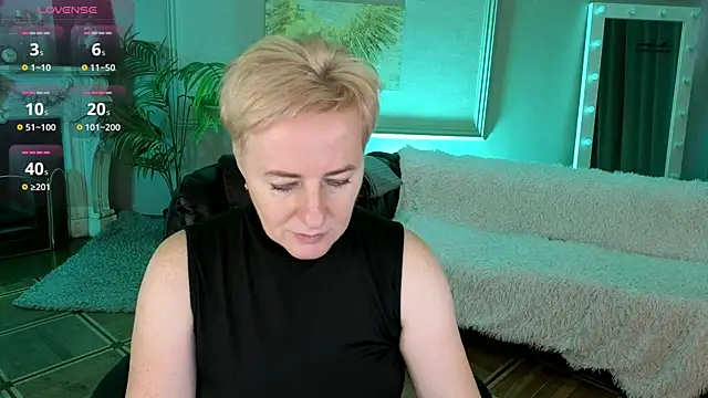 Nika Smit online show from 21, 11, 2025