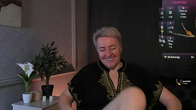 Nika Smit online show from 11, 4, 2026