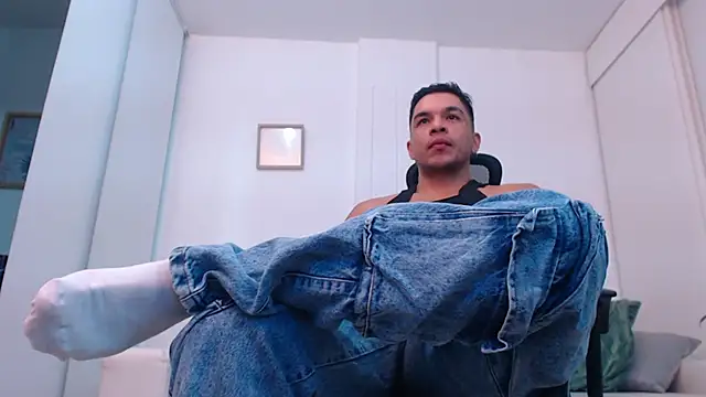 estebandelouis online show from 4, 3, 2025