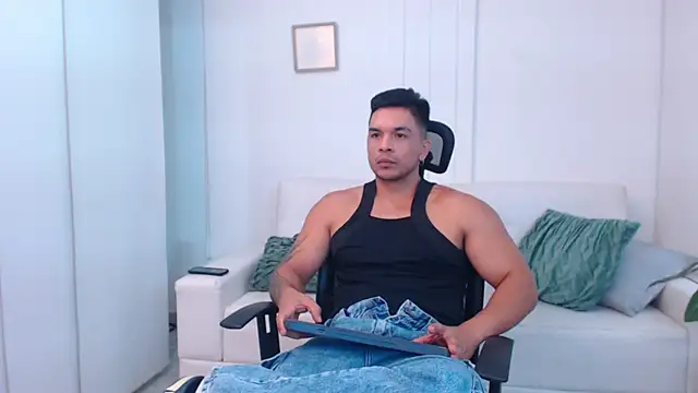 estebandelouis online show from 4, 3, 2025