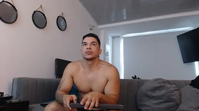 estebandelouis online show from 3, 3, 2025