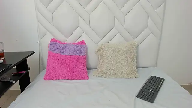 Snapshot of Analia18_ chatting on 15, 10, 2025 Analia18 online show from 15, 10, 2025