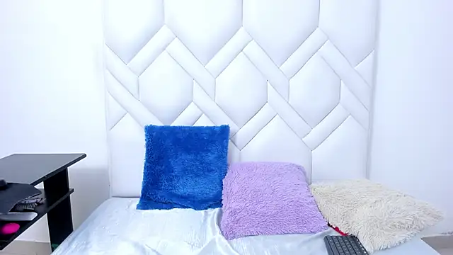 Snapshot of Analia18_ chatting on 14, 11, 2025 Analia18 online show from 14, 11, 2025