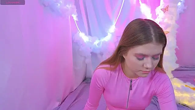 AlisiaSpinnet  online show from 4, 11, 2025