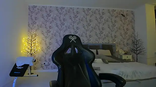 Snapshot of NancyLovee_ chatting on 17, 12, 2025 NancyLovee online show from 17, 12, 2025