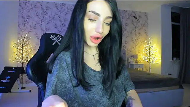 Snapshot of NancyLovee_ chatting on 21, 12, 2025 NancyLovee online show from 21, 12, 2025