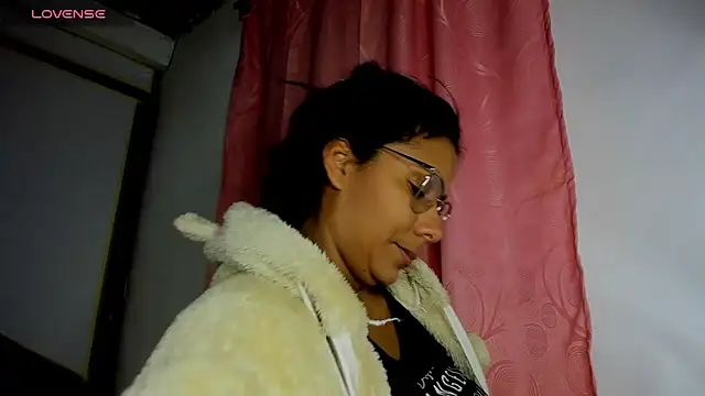 Nenita Hot  online show from 13, 9, 2025