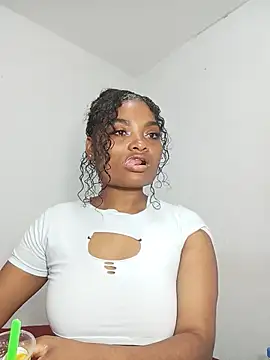 Snapshot of gianna_smith chatting on 13, 6, 2026 gianna smith online show from 13, 6, 2026