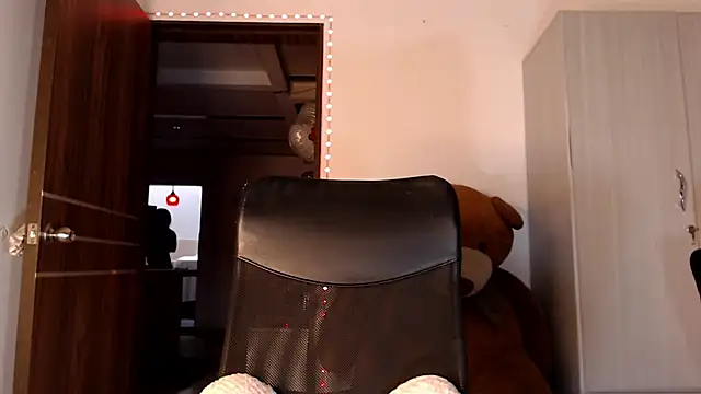 mistressbigcock777 online show from 3, 5, 2026