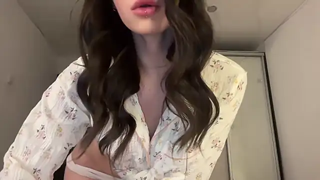 ur molly online show from 15, 1, 2026