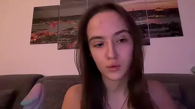 EmilyWi  online show from 4, 12, 2025