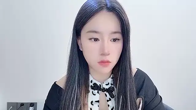 chloe-01 online show from 16, 12, 2025