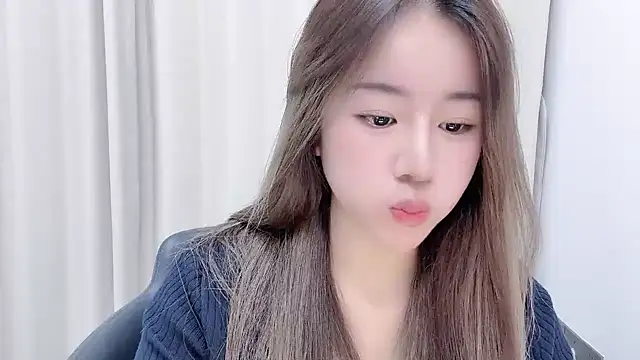 chloe-01 online show from 24, 1, 2025