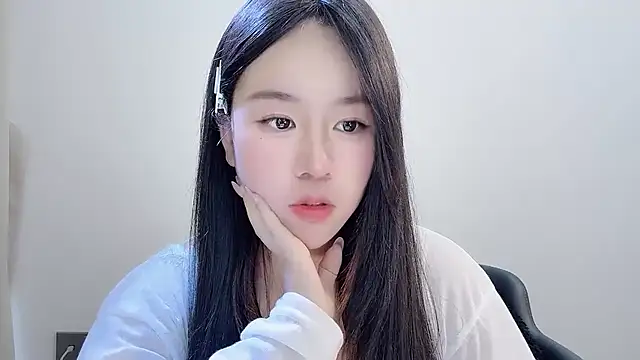 chloe-01 online show from 3, 12, 2025