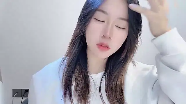 chloe-01 online show from 28, 11, 2025