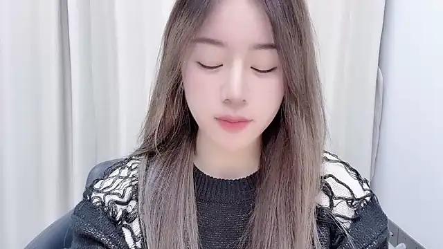 chloe-01 online show from 7, 12, 2024