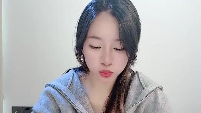 chloe-01 online show from 13, 11, 2025