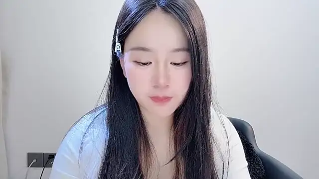 chloe-01 online show from 3, 12, 2025