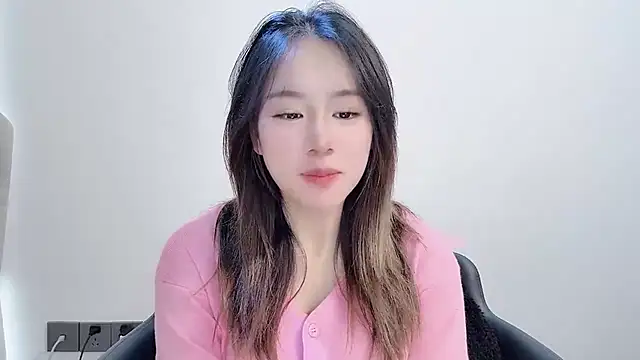 chloe-01 online show from 2, 12, 2025