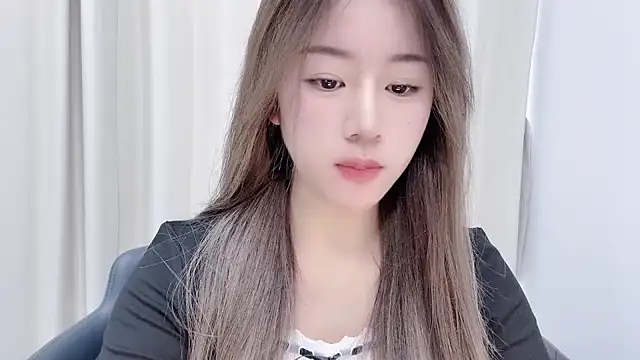 chloe-01 online show from 8, 12, 2024