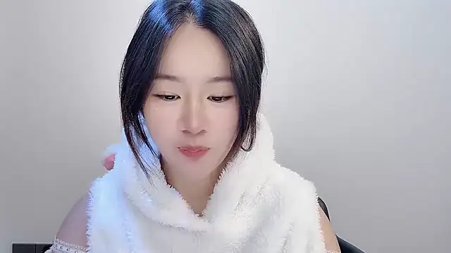 chloe-01 online show from 23, 11, 2025