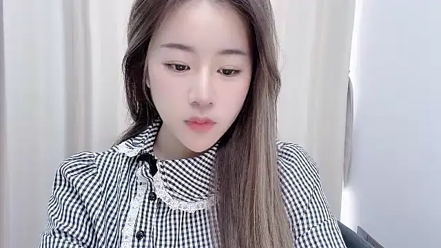 chloe-01 online show from 12, 1, 2025