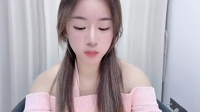 chloe-01 online show from 4, 12, 2024