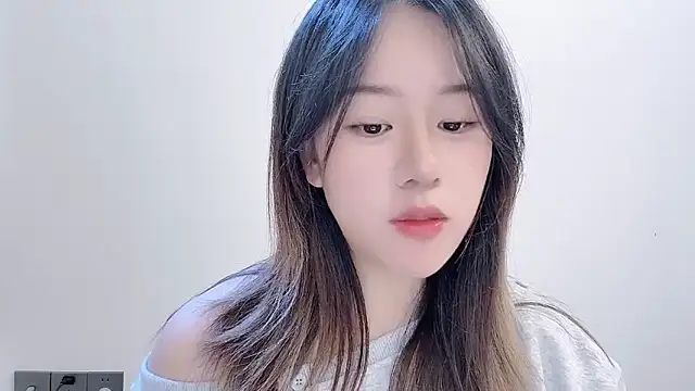 chloe-01 online show from 15, 11, 2025