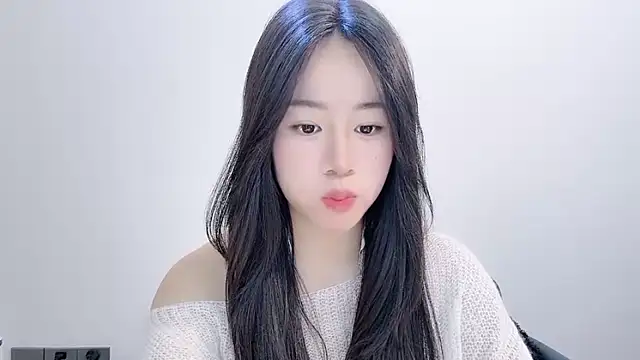 chloe-01 online show from 18, 12, 2025