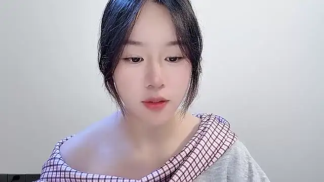 chloe-01 online show from 16, 11, 2025