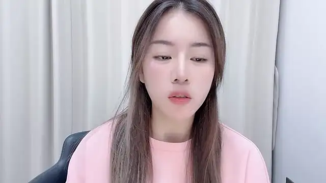 chloe-01 online show from 2, 12, 2024