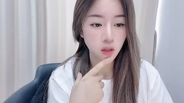 chloe-01 online show from 4, 12, 2024