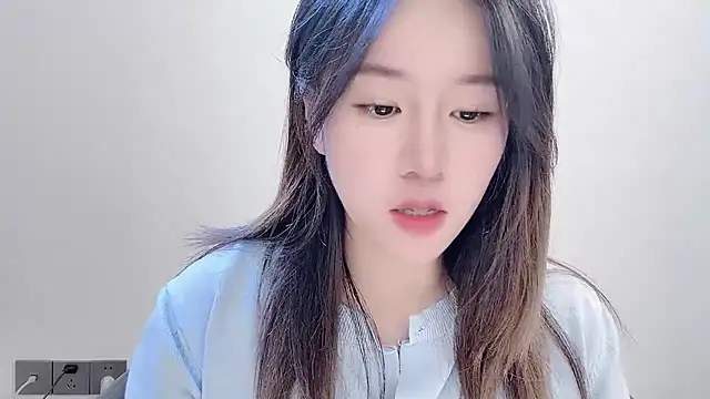 chloe-01 online show from 12, 11, 2025