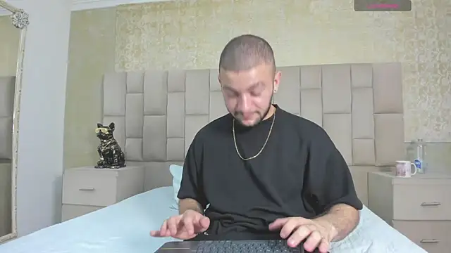 Snapshot of MaximusDick1_ chatting on 14, 11, 2025 MaximusDick1 online show from 14, 11, 2025