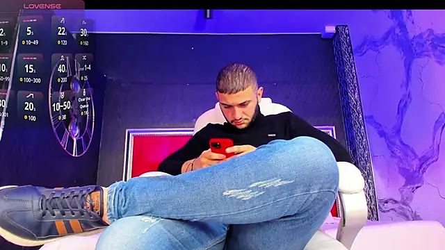 Snapshot of MaximusDick1_ chatting on 6, 12, 2024 MaximusDick1 online show from 6, 12, 2024