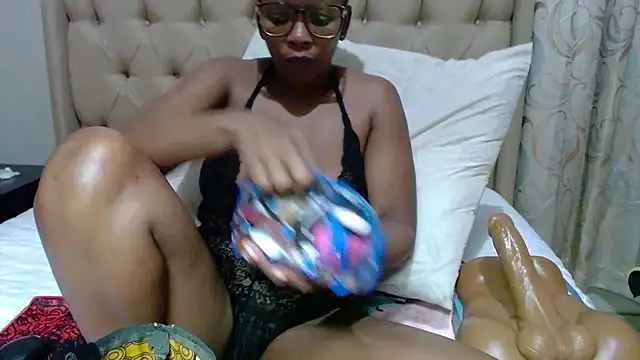 QUEENSHEBAxx01 online show from 18, 10, 2025