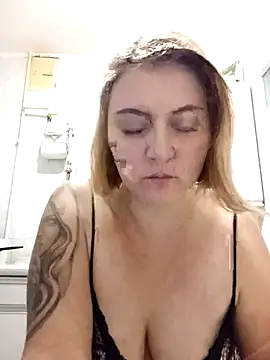 SckayilaGray online show from 10, 10, 2025