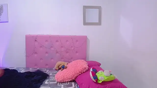 issa kitty online show from 7, 3, 2025