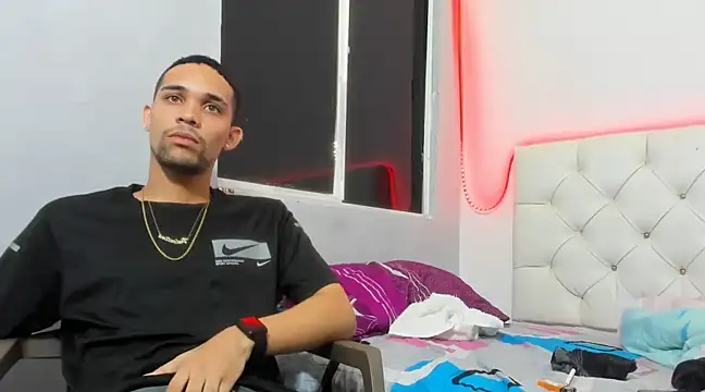 Snapshot of cali_and_lili chatting on 2, 12, 2024 cali and lili online show from 2, 12, 2024