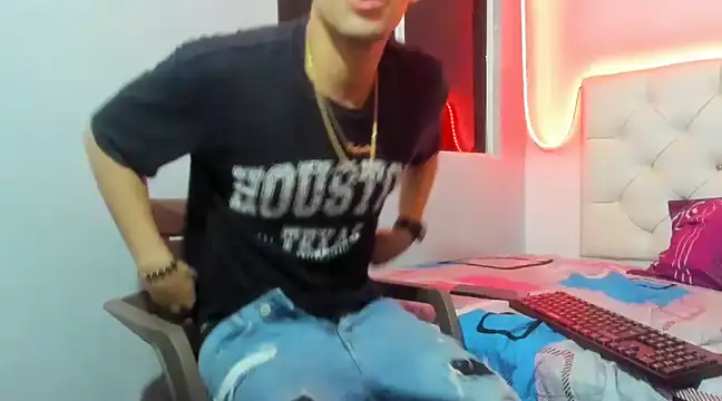 Snapshot of cali_and_lili chatting on 5, 12, 2024 cali and lili online show from 5, 12, 2024