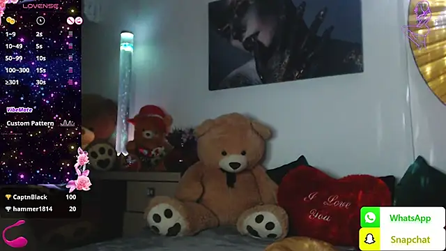 EvelynAisha online show from 3, 3, 2025