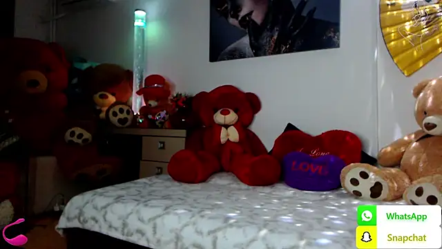 EvelynAisha online show from 7, 3, 2025