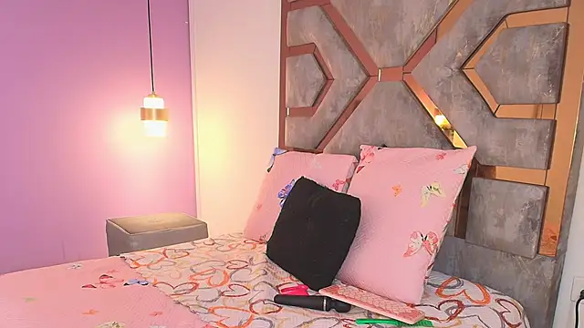 BRITHANY SPARK online show from 19, 12, 2025