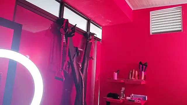 Ambar Roux  online show from 7, 3, 2026