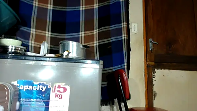 Snapshot of boobassymom chatting on 17, 5, 2026 boobassymom online show from 17, 5, 2026