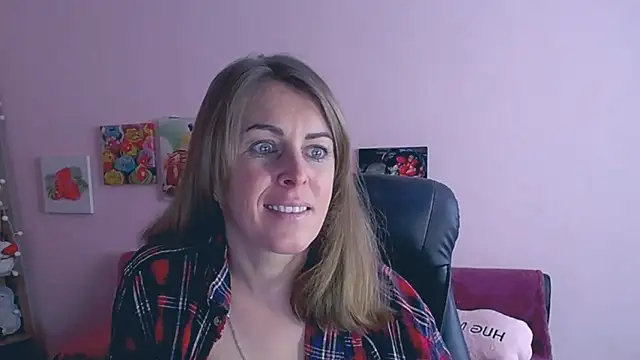 Hot Milady online show from 4, 3, 2025