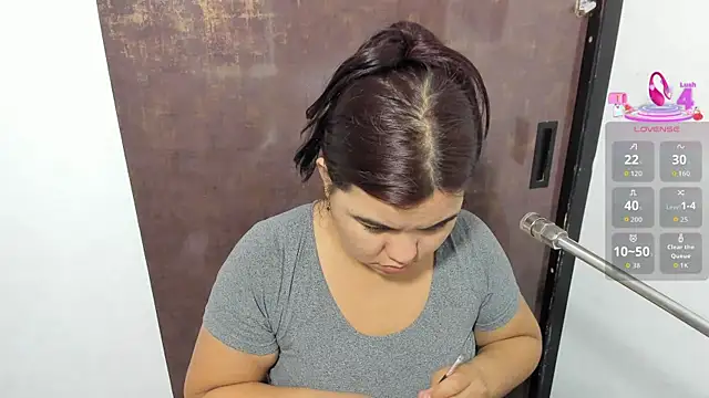 klhoe boobs online show from 9, 5, 2026
