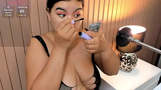 klhoe boobs online show from 16, 11, 2025